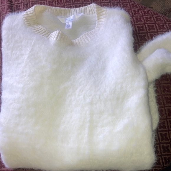 Try sweater. It’s unisex ty - Picture 4 of 5